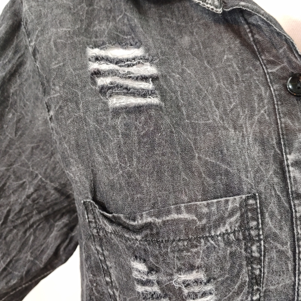 THRILL DISTRESSED BUTTON TOP - Picture 4 of 12